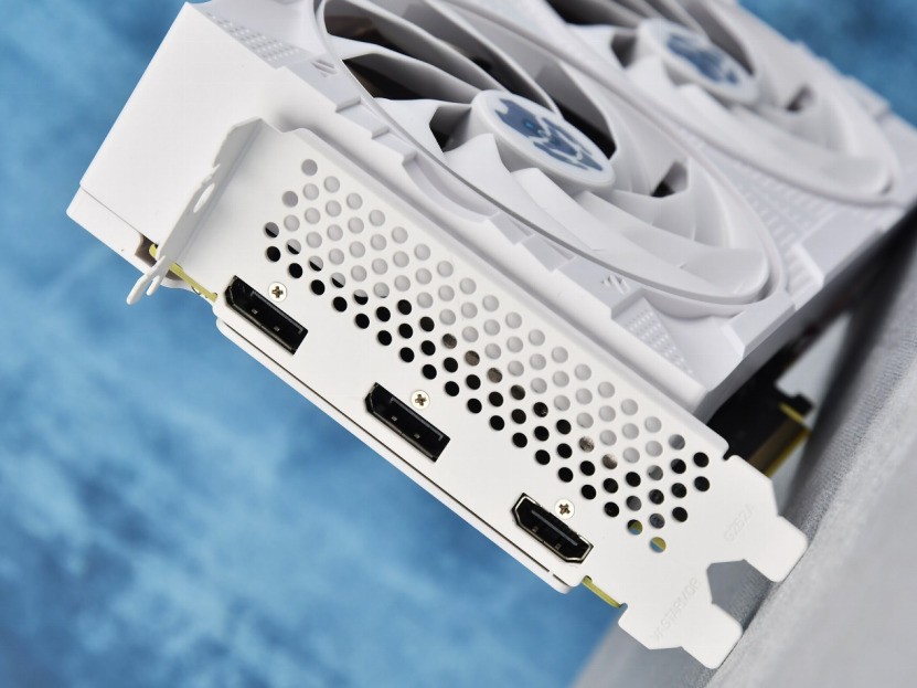 RX 9060 XT 8GϽԿ⣺Լ۱ĺڰ˫