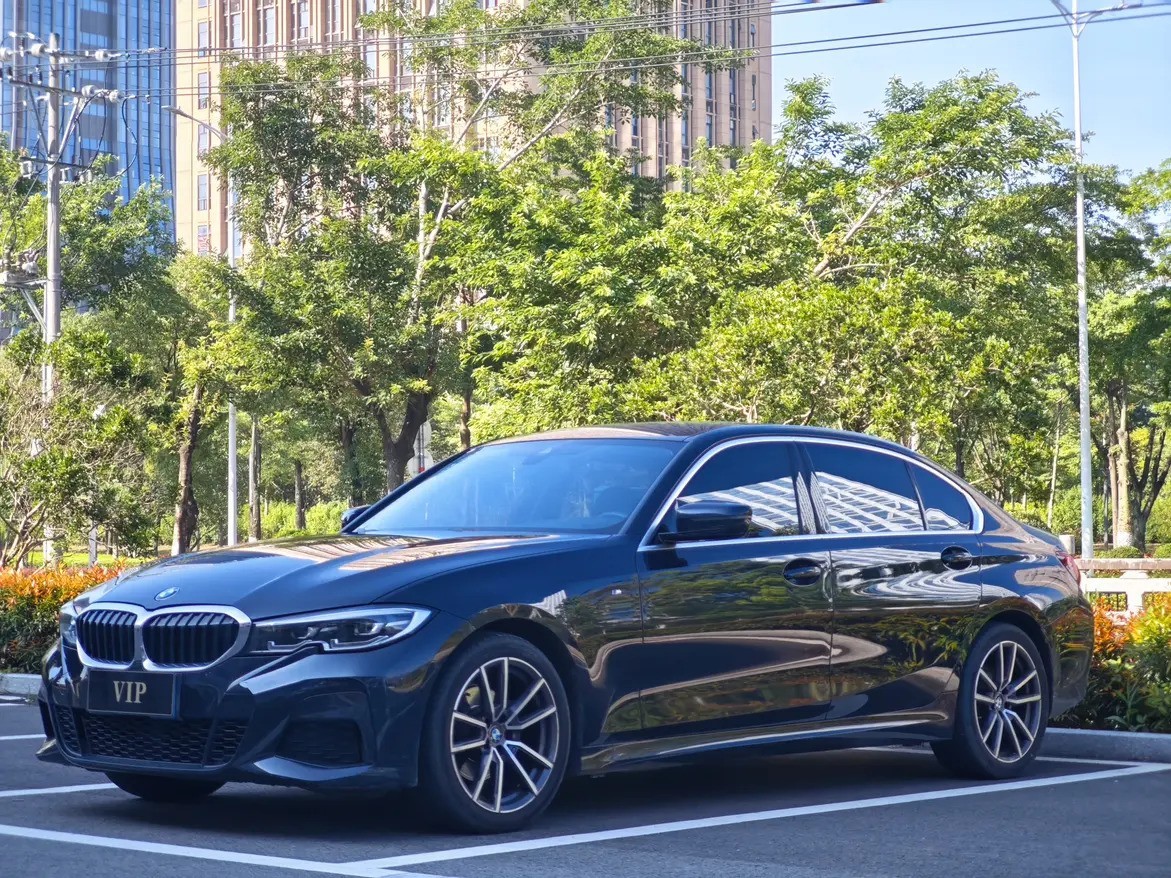 这款宝马3系 2020款 改款 325li m运动套装是一辆经典中型轿车,它不仅