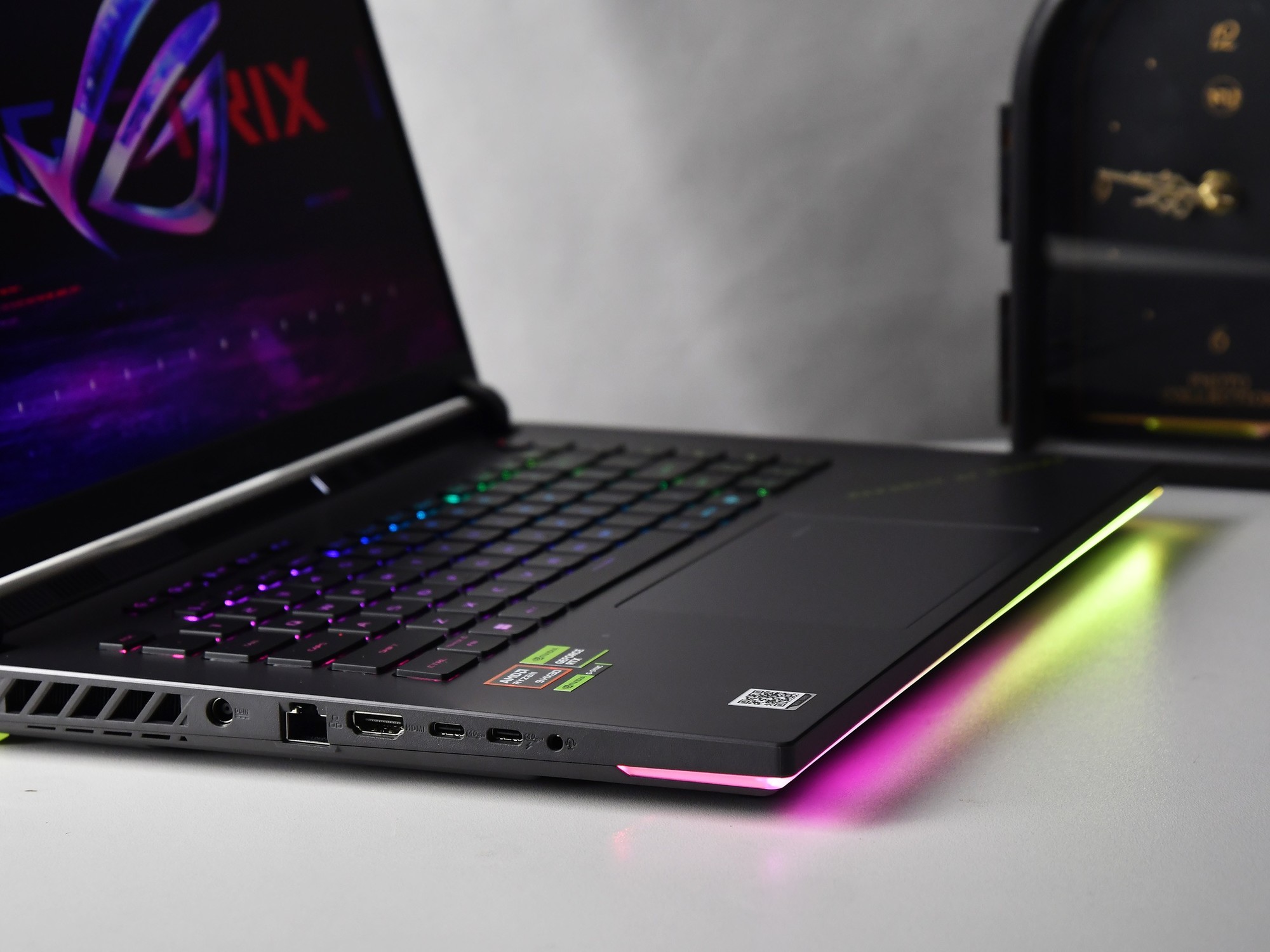 锐龙9 9955HX3D+RTX 5070 Ti王炸组合！ROG魔霸9首测