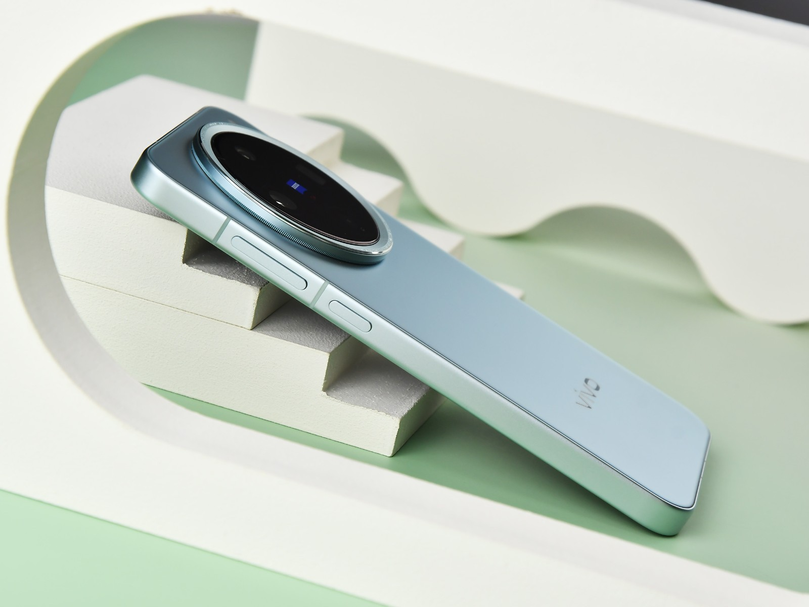 夏天马上就到,这几款小尺寸手机堪称裤兜救星