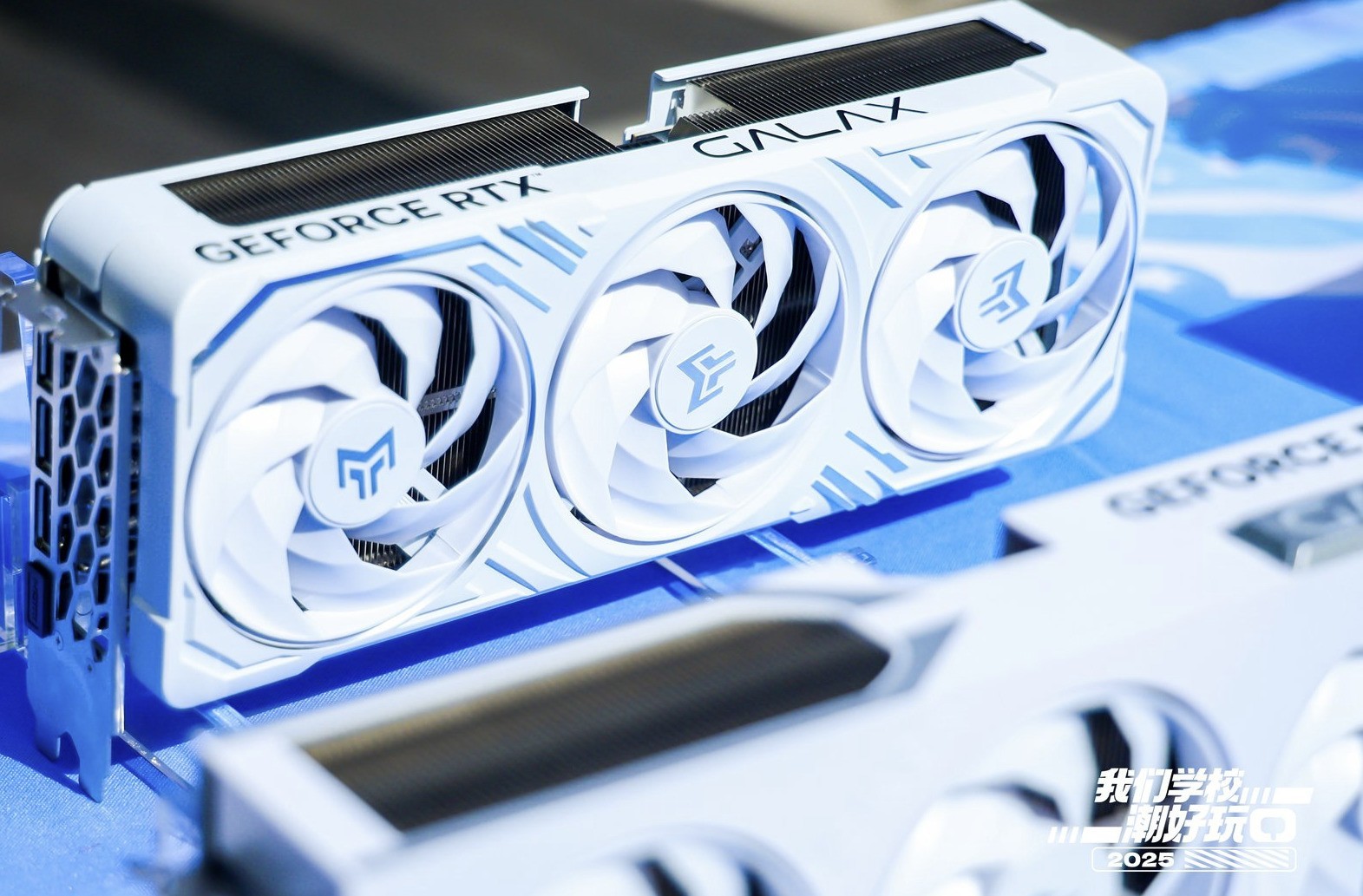 影驰潮玩西安校园行人气爆棚 四大显卡征服校园