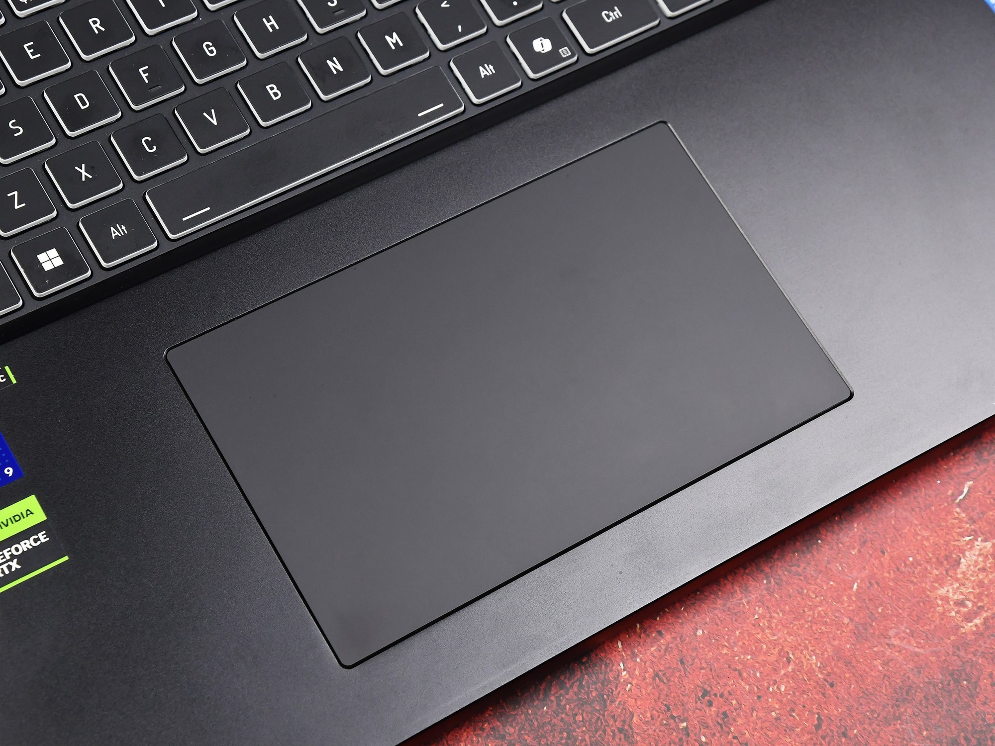 体验暗影骑士·擎7 Pro:283W强力功耗释放带来丝滑游戏体验