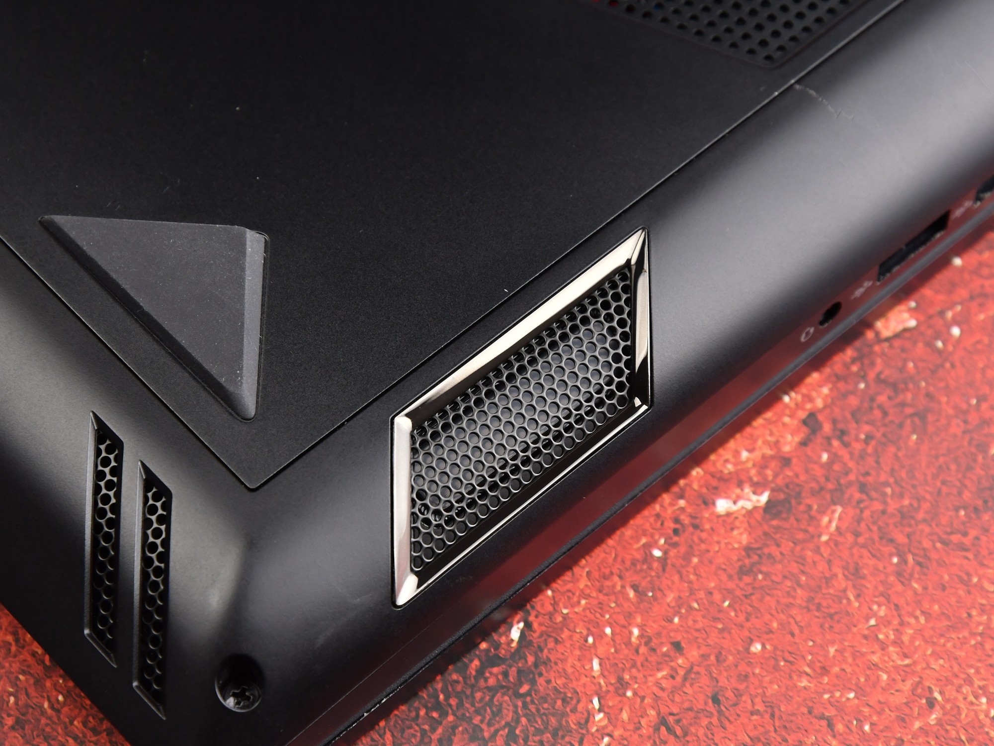 体验暗影骑士·擎7 Pro:283W强力功耗释放带来丝滑游戏体验