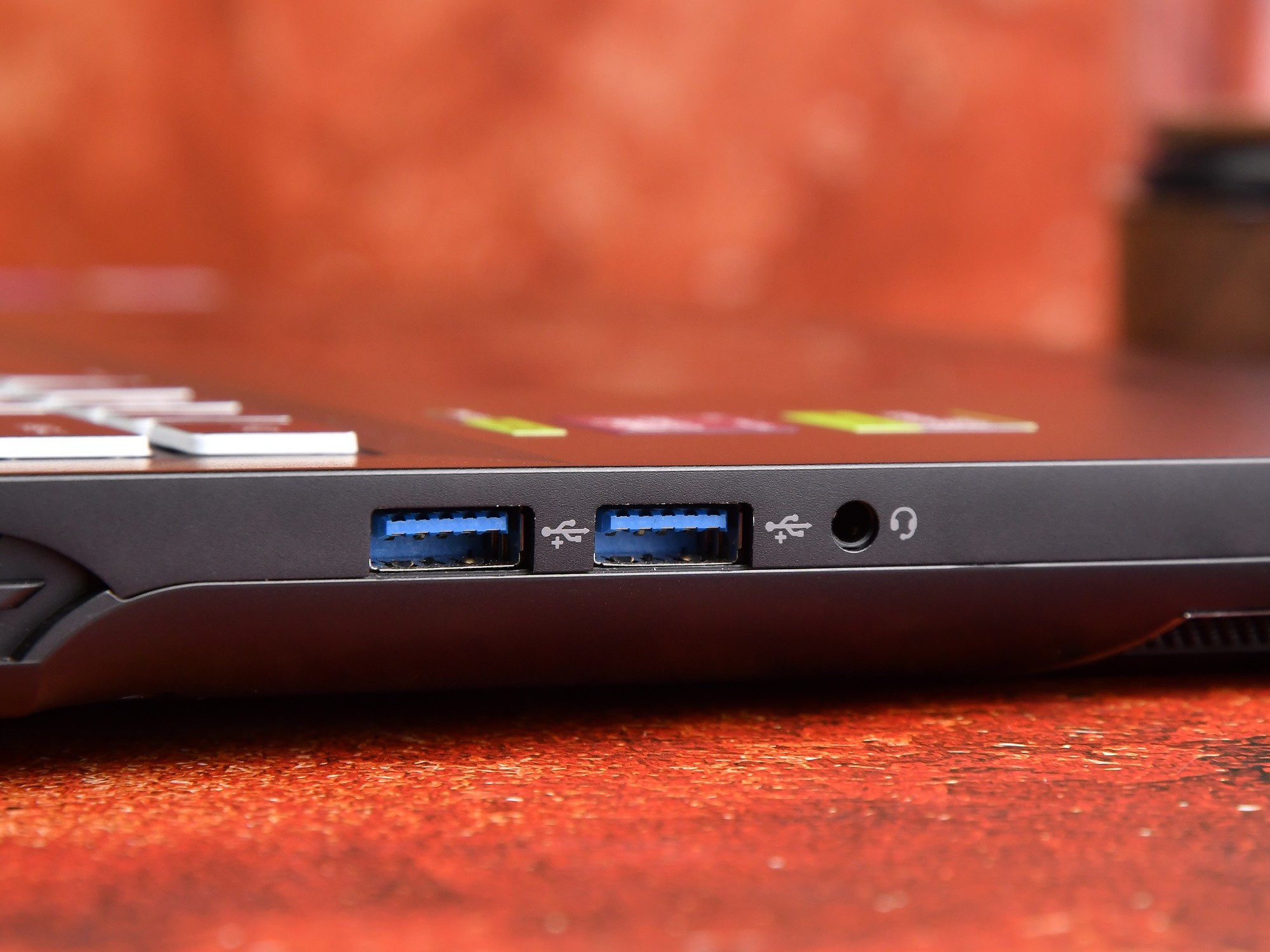 体验暗影骑士·擎7 Pro:283W强力功耗释放带来丝滑游戏体验