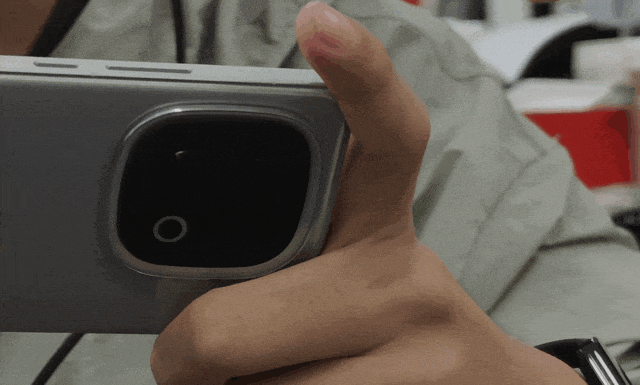 闪光灯还能这么玩?OPPO Reno14\