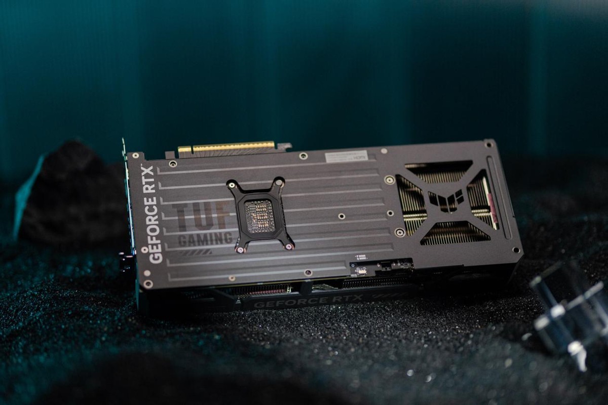 电竞特工玩转性能!华硕RTX 5070 Ti显卡实力全开