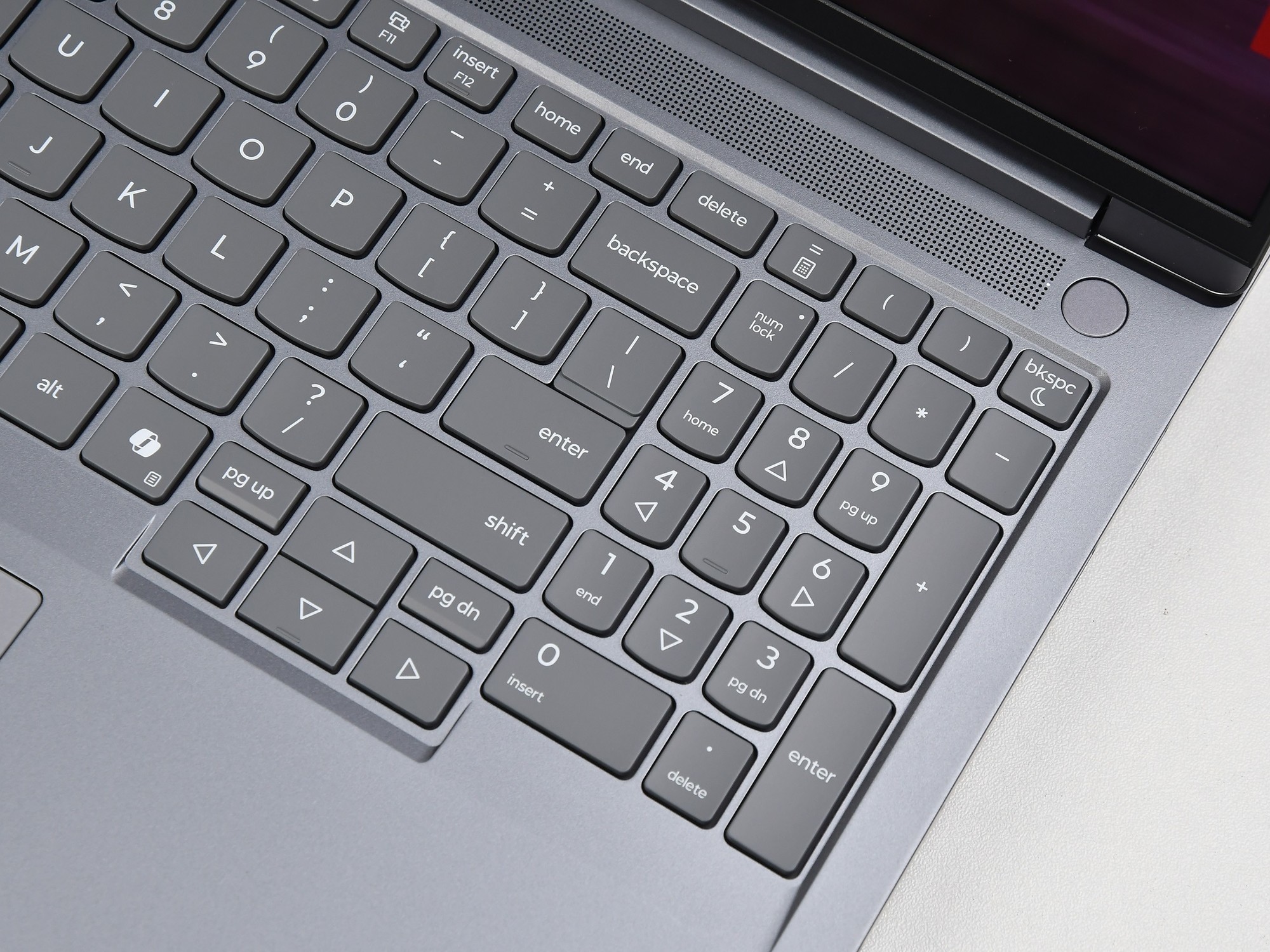 兼顾创意生产力与游戏!上手体验联想ThinkBook 16p 2025 AI元启版