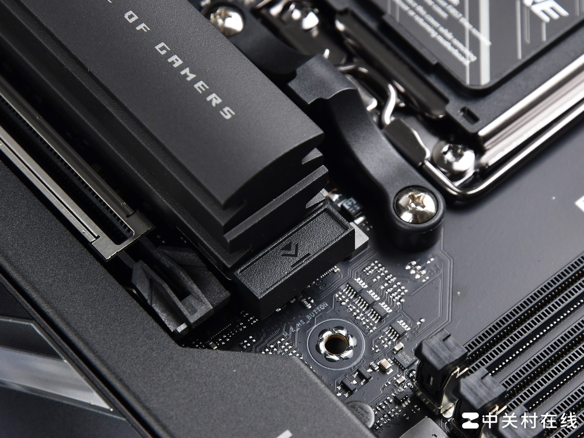 AMD9000ߴ ˶ROG X870E HEROײ  ɳƵ8400MTs
