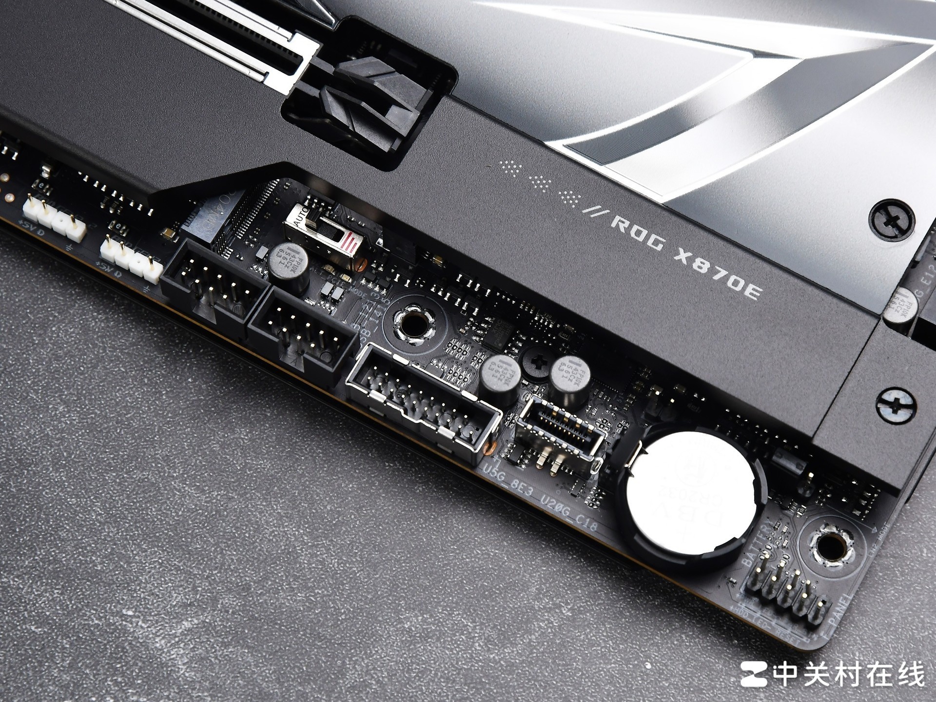AMD9000ߴ ˶ROG X870E HEROײ  ɳƵ8400MTs