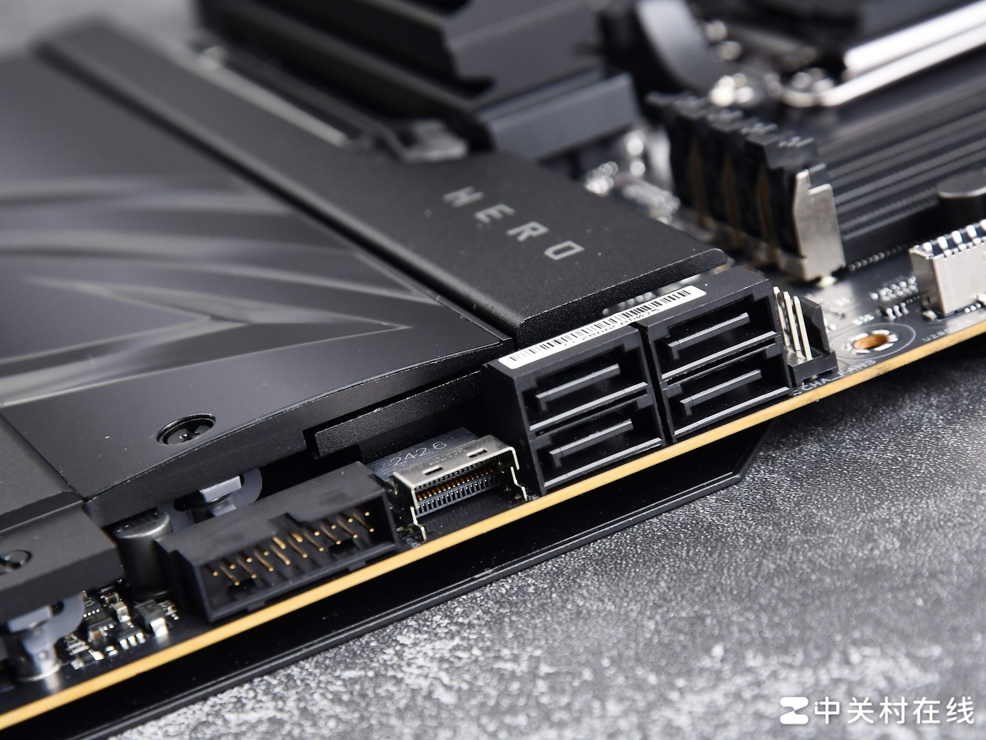 AMD9000ߴ ˶ROG X870E HEROײ  ɳƵ8400MTs