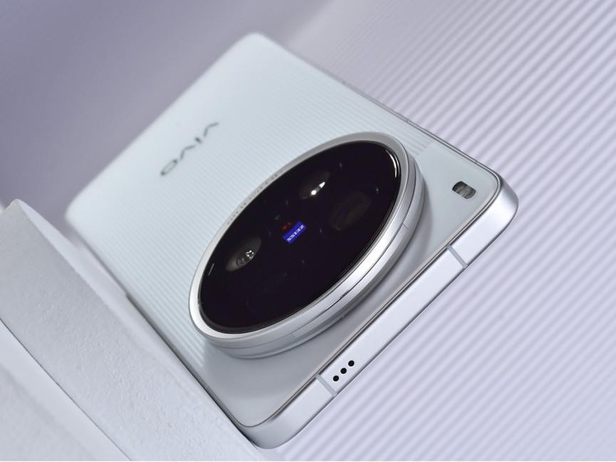 vivo X200 Ultra全面评测：影像深水区的重磅炸弹