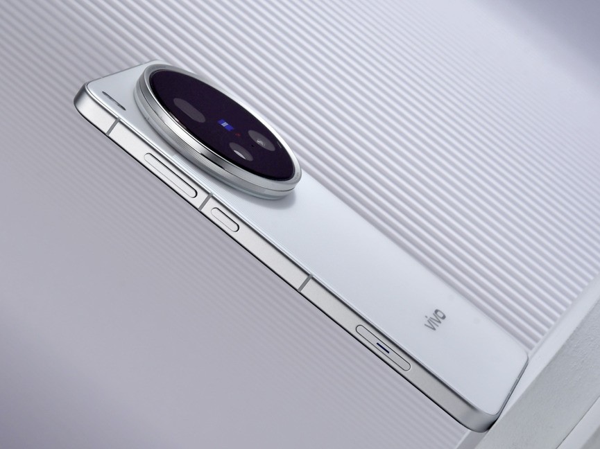 vivo X200 Ultra全面评测：影像深水区的重磅炸弹