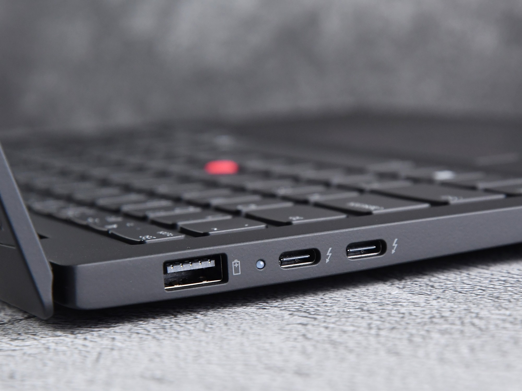 14英寸仅重986克，聊聊ThinkPad X1 Carbon Aura AI元启版