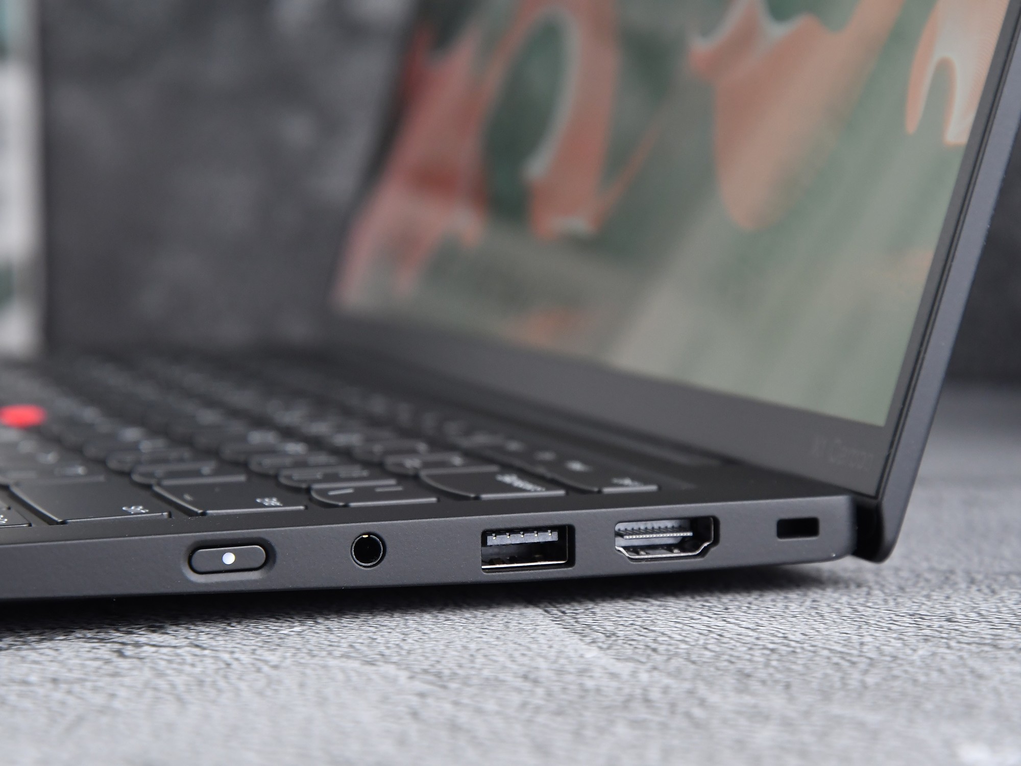 14英寸仅重986克，聊聊ThinkPad X1 Carbon Aura AI元启版