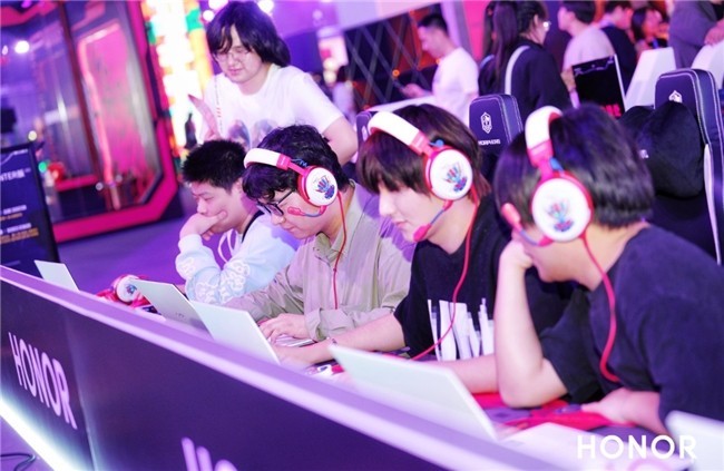 ҫMagicBook Pro 16 HUNTERDreamHack껪 ɴͿֳ