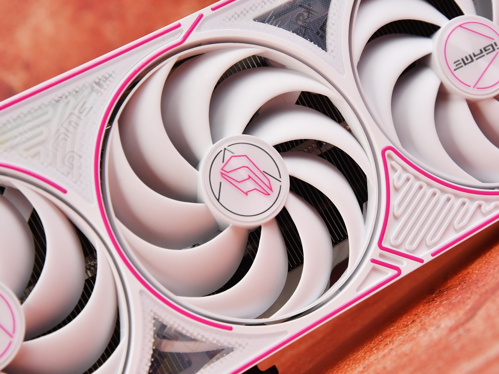 iGame GeForce RTX 5060 Ultra W OCԿ ը1080p 200֡