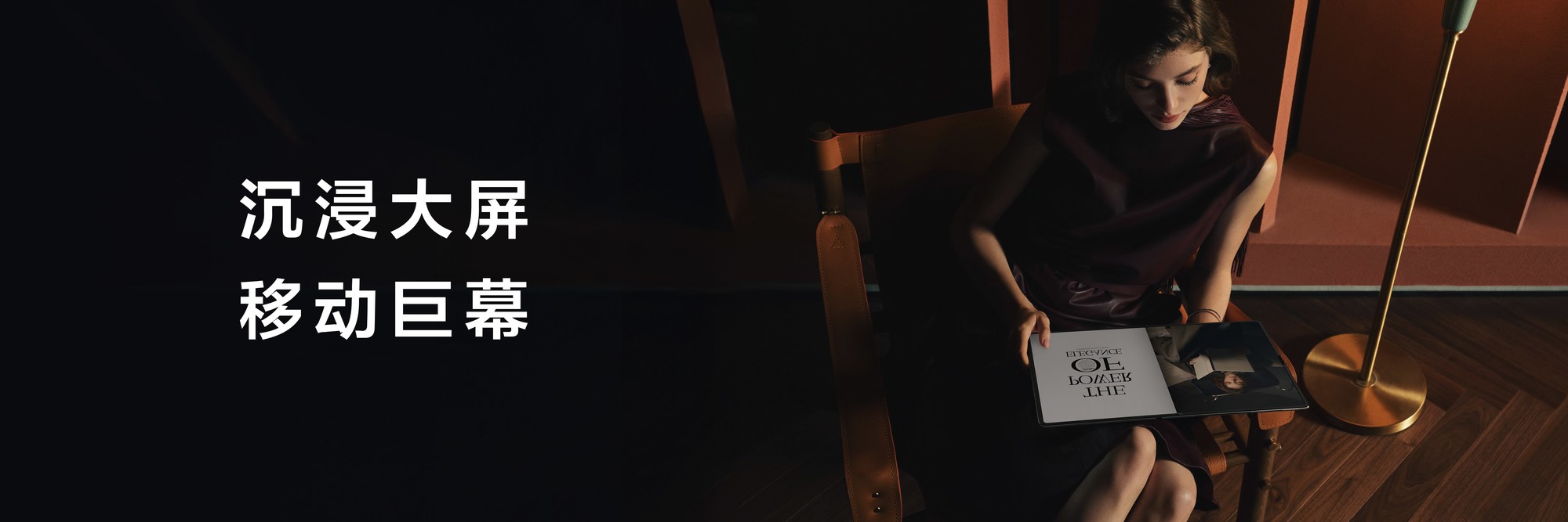 18英寸折叠屏太惊艳!华为MateBook Fold 非凡大师折叠双屏效率翻倍