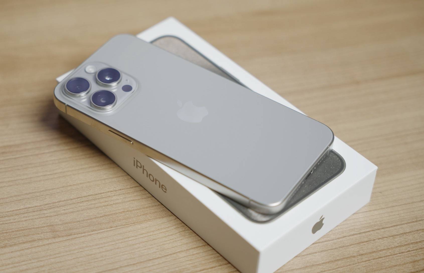 ͻ883̨256GB1700ԪiPhone16ProMaxֽˣ