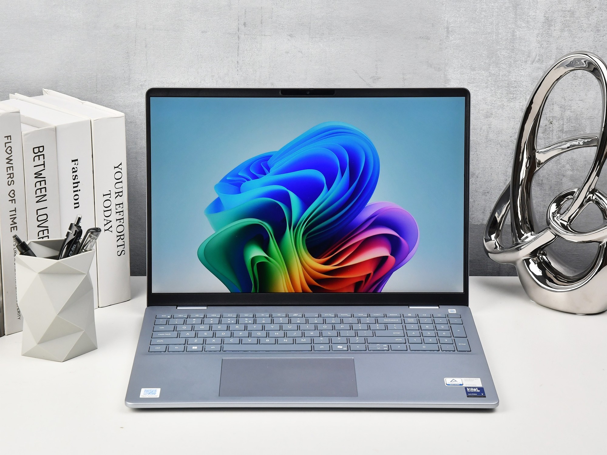 17小时续航的16英寸轻薄大屏本 上手体验Dell 16 Plus