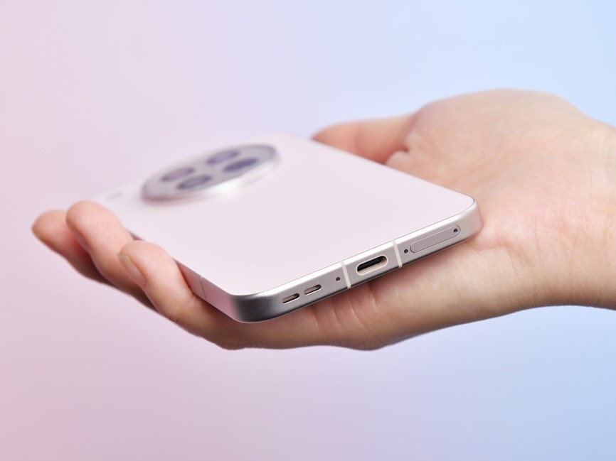 全新OPPO Find X8系列开箱上手:全系直屏,打造趁手称心好体验