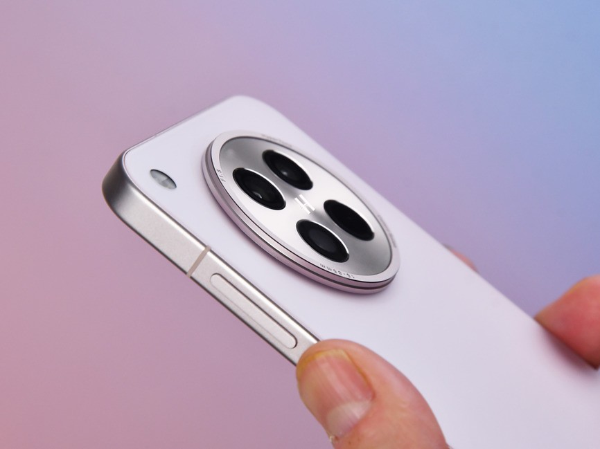 全新OPPO Find X8系列开箱上手:全系直屏,打造趁手称心好体验