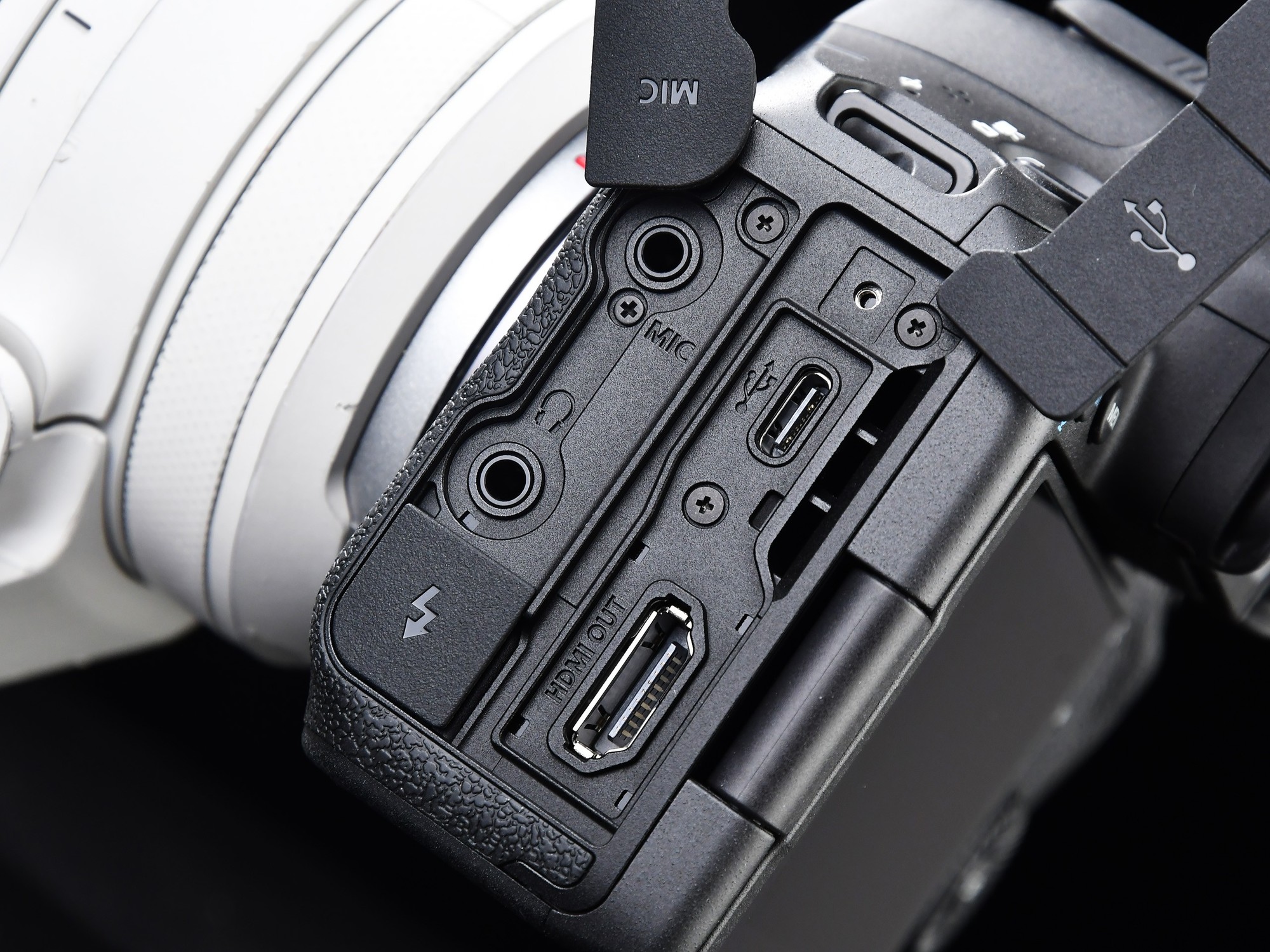 󲽿ԽԽ֮ EOS R5 Mark II