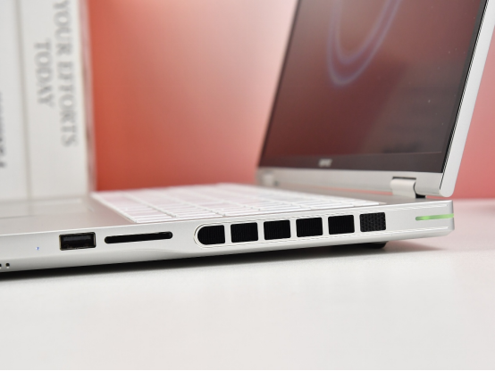   iGame��Ϸ�����㳬Ԥ�ڣ�iGame M15 Origo�ᱡȫ����Ϸ������