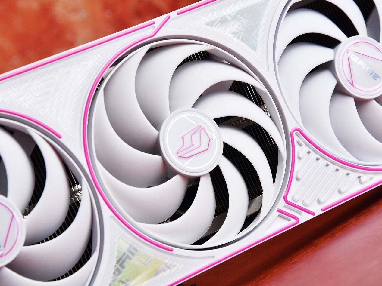 ߲ʺiGame GeForce RTX 5070 Ultra W OC 12GBײ⣬2KϷ羺