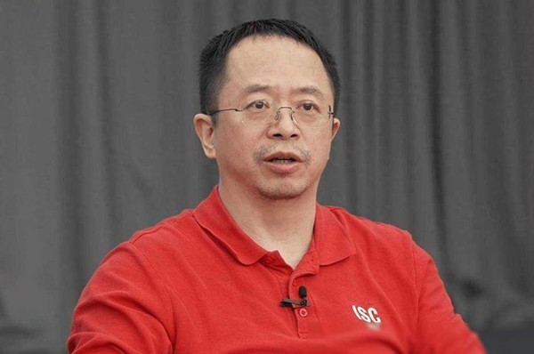 zol首页>人工智能频道>正文近日,360公司董事长周鸿祎在一篇设计媒体