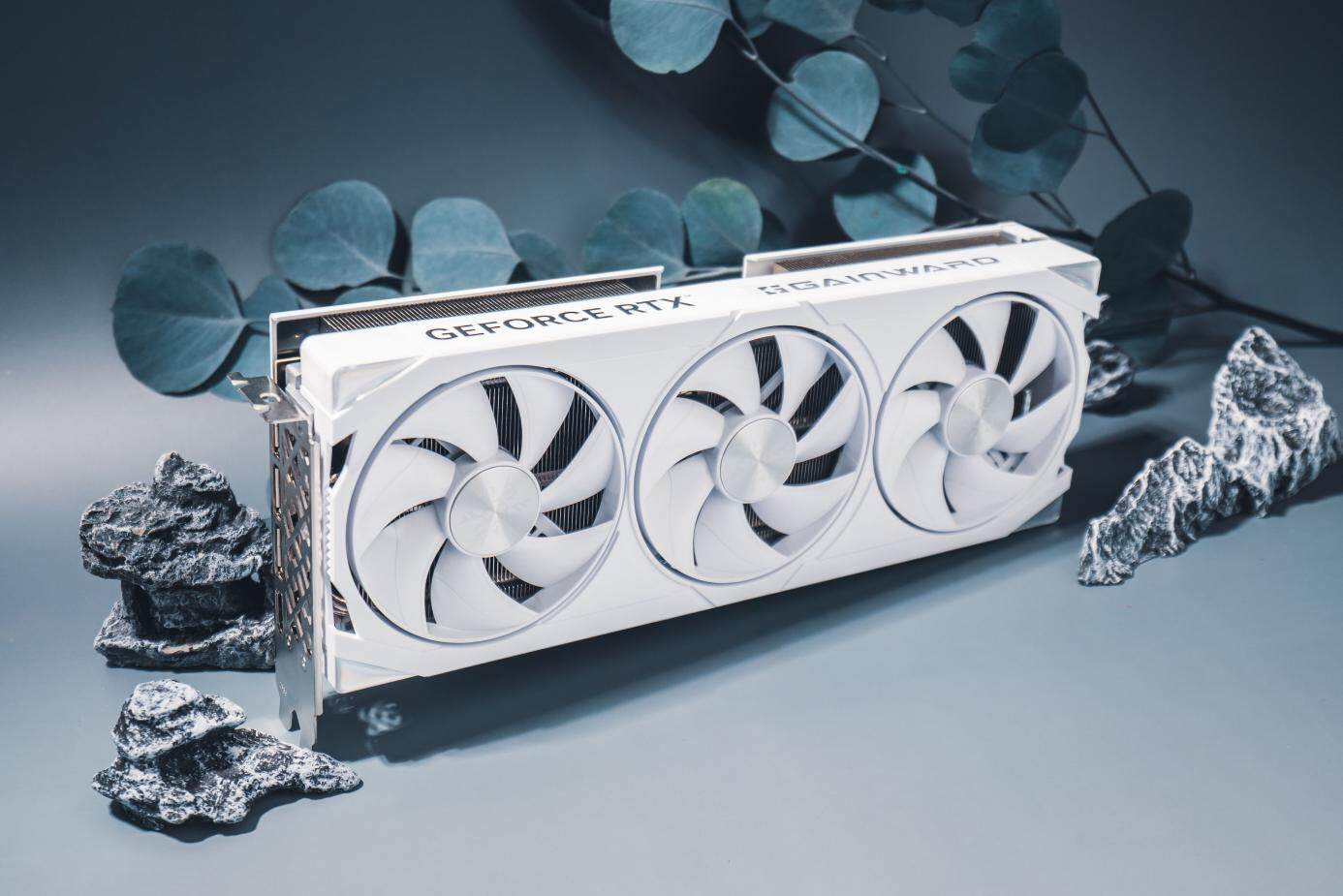 DLSS 4 4KϷż RTX 5070 ̤ѩ OC