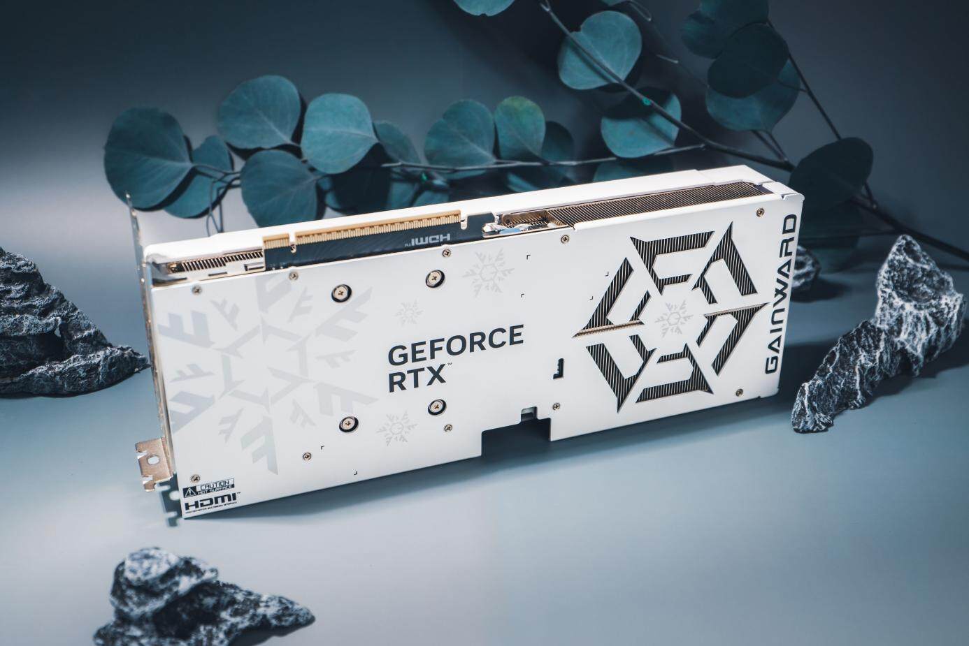 DLSS 4 4KϷż RTX 5070 ̤ѩ OC