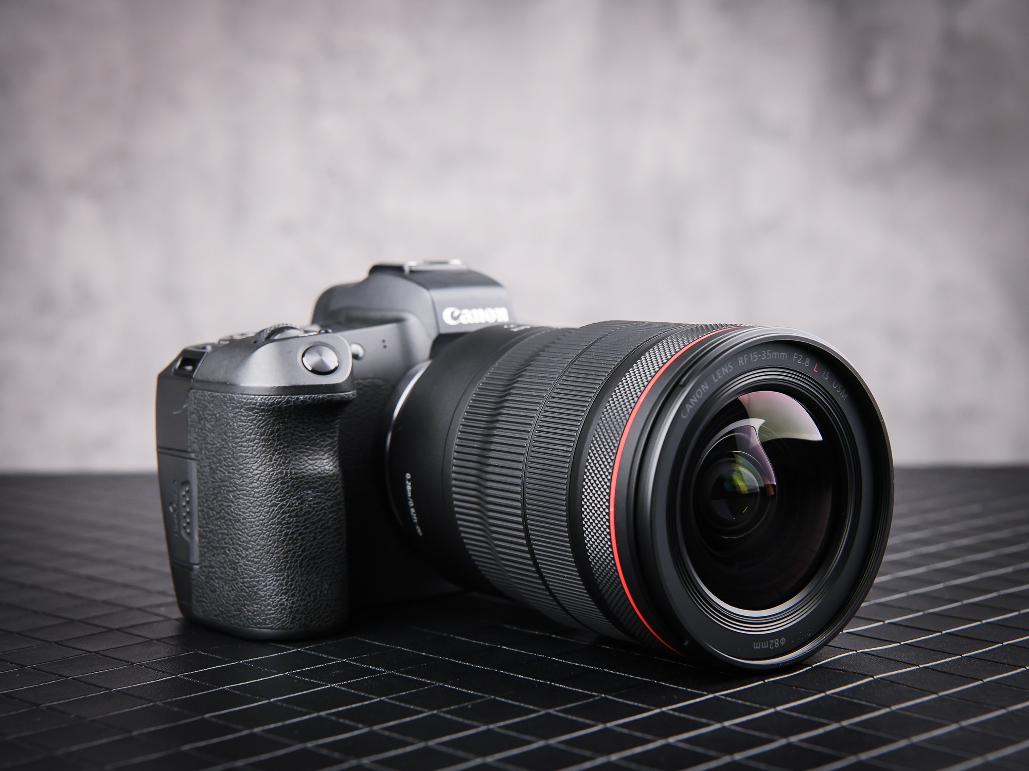 RF15-35mm F2.8ͷһ2700Ԫ