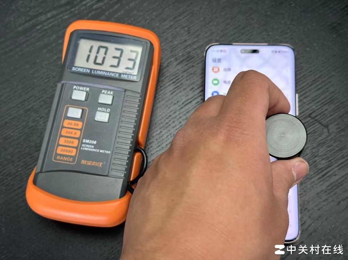 ��Ϊ��ƻ����ͷ�ã�˫��OLED��ʾЧ�������ж����