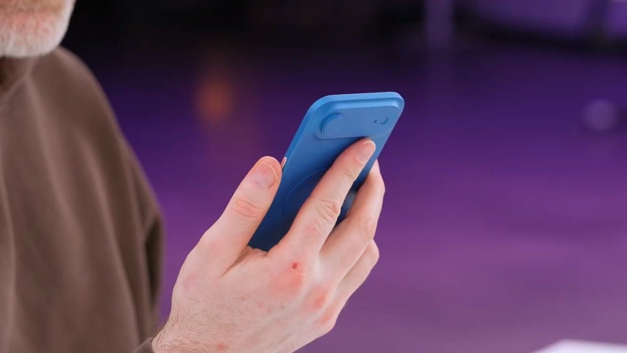 iPhone 17 Air机模上手，iPhone15价比百元机友商直呼感人