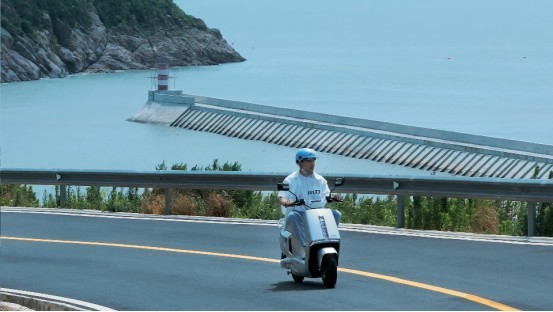 ɫСȼС綯ݡٶ뼤顱