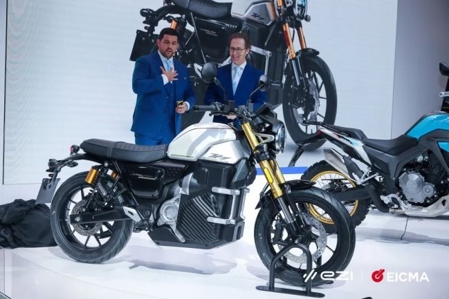EICMA 2025 ���¶���綯����У�EM05��ŷ�������˵�һ�����ܵ綯��