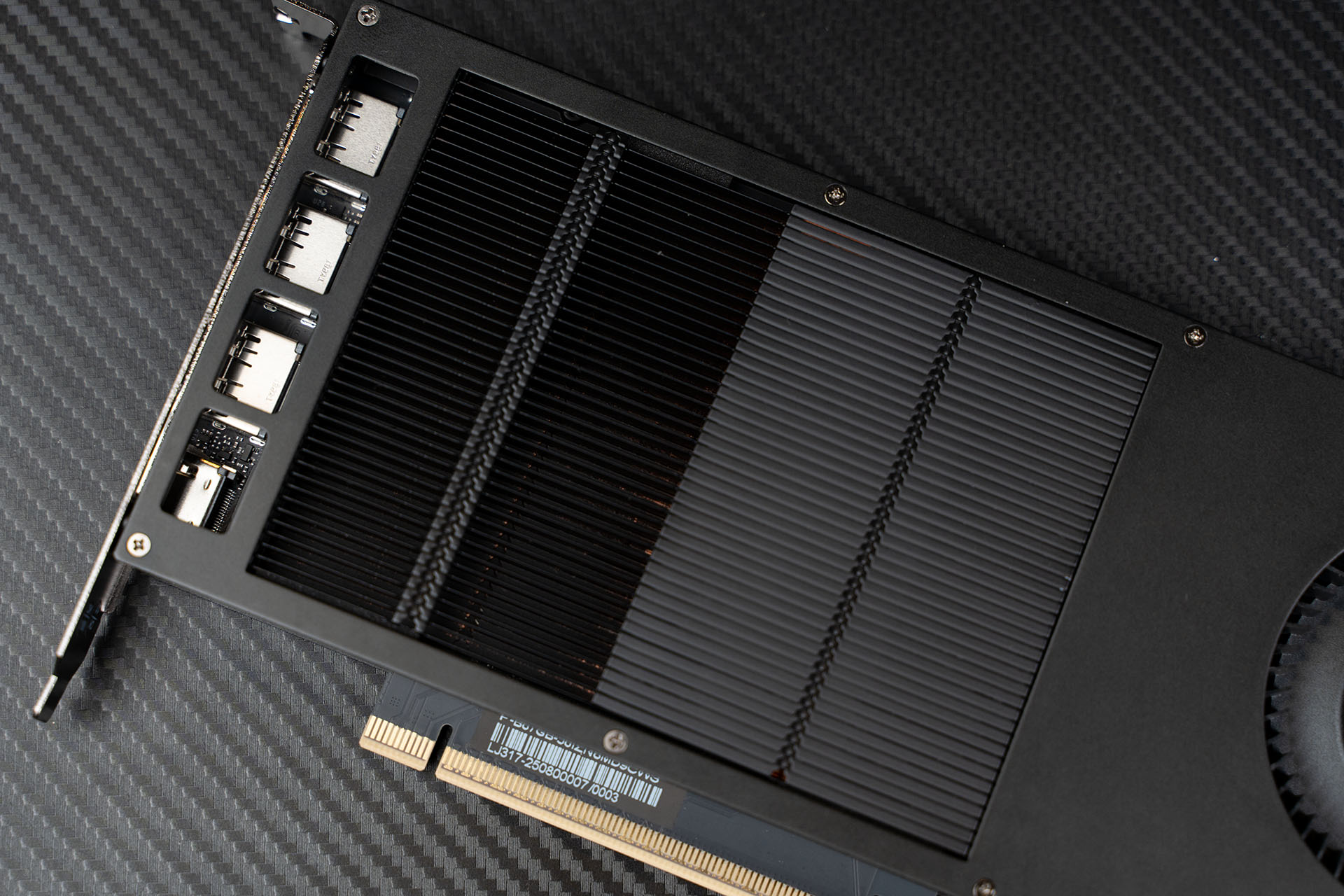 单槽涡轮卡!影驰GeForceRTX 5060 Ti无双MAX显卡开箱