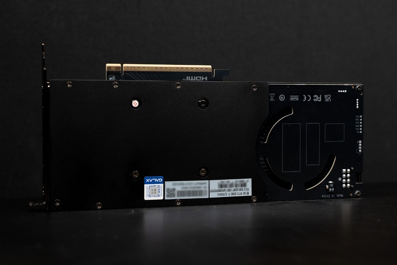 单槽涡轮卡!影驰GeForceRTX 5060 Ti无双MAX显卡开箱