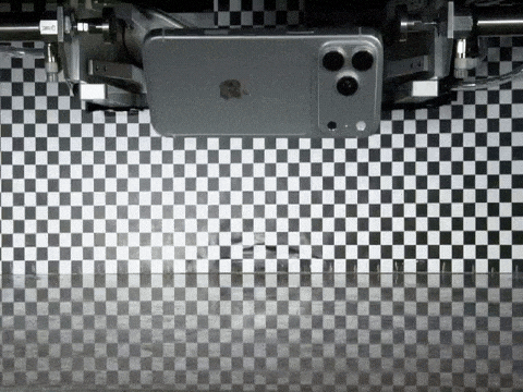 将于今年9月正式发布 iPhone 18 Pro Max跌落测试画面曝光