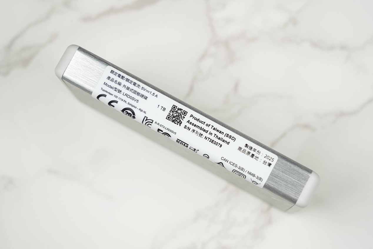 雷孜LaCie Rugged SSD4移动固态硬盘评测 USB4三防金刚钻Plus名副其实