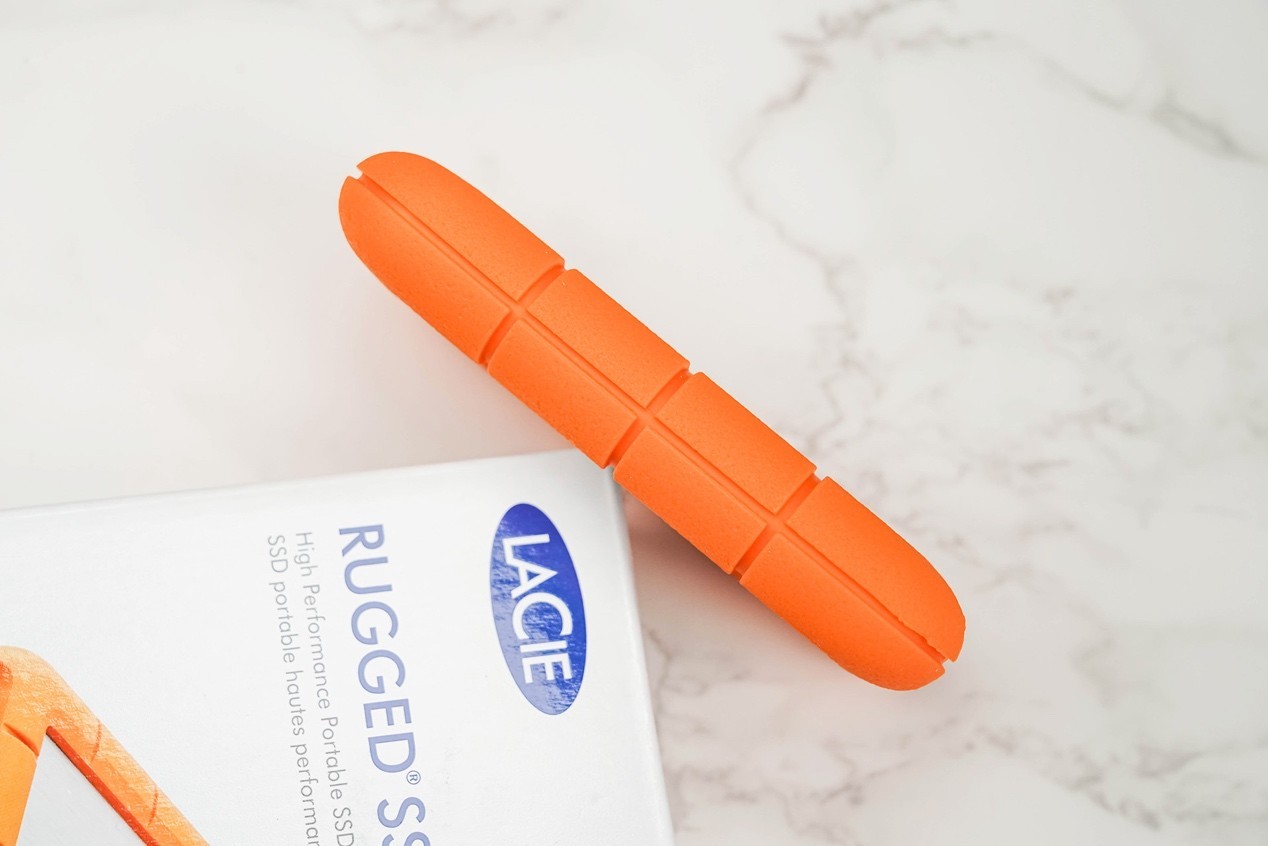 雷孜LaCie Rugged SSD4移动固态硬盘评测 USB4三防金刚钻Plus名副其实