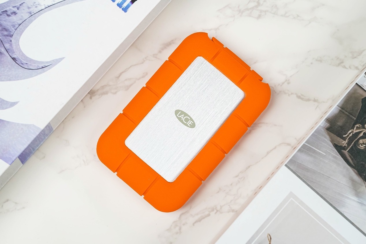雷孜LaCie Rugged SSD4移动固态硬盘评测 USB4三防金刚钻Plus名副其实