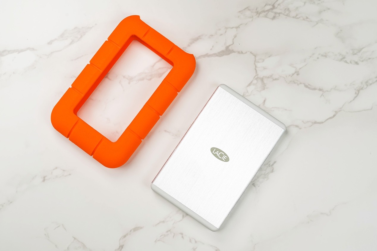 雷孜LaCie Rugged SSD4移动固态硬盘评测 USB4三防金刚钻Plus名副其实