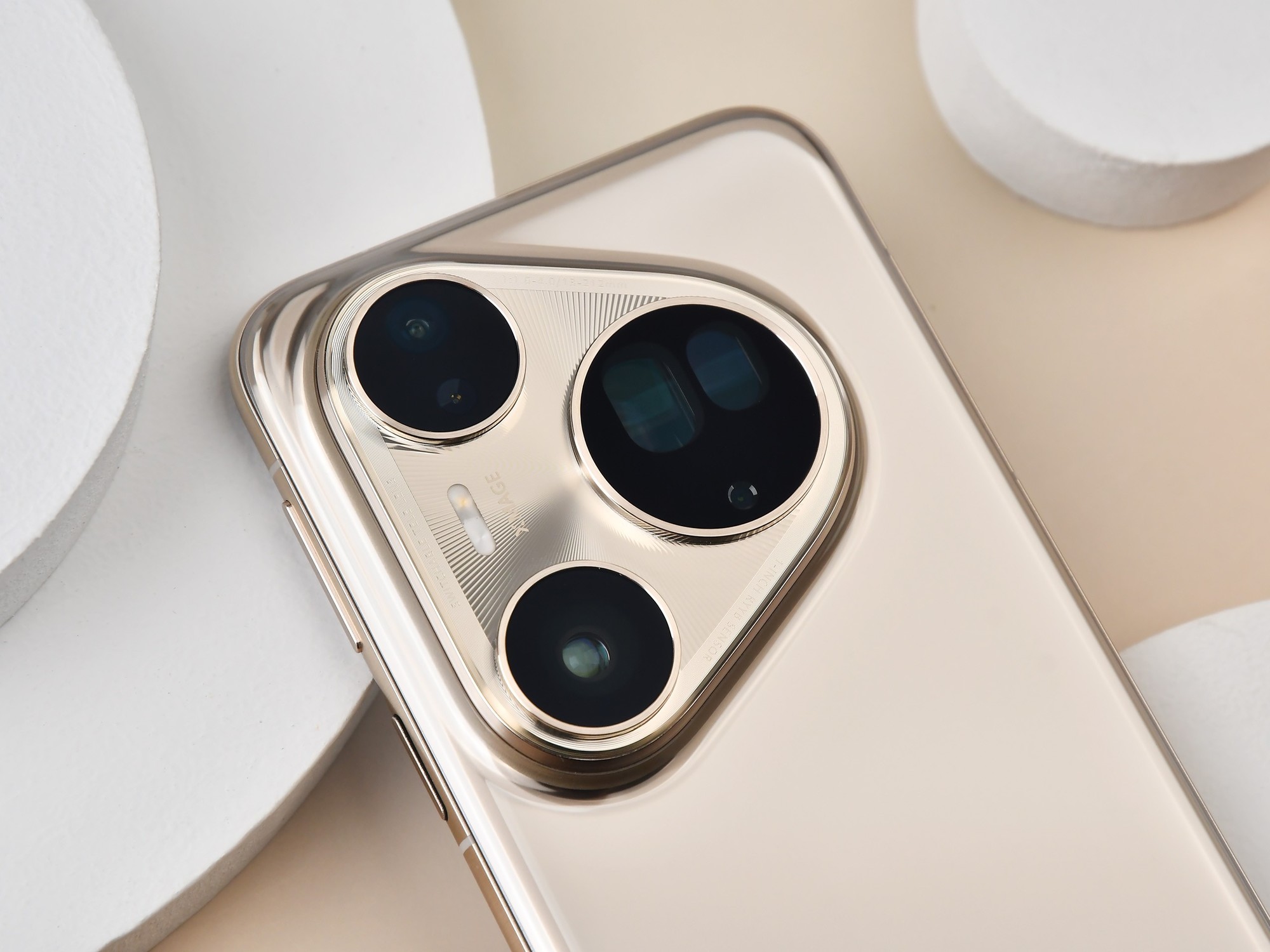 ��Ϊ Pura 80 Ultraȫ������ ͻ��Ӳ���߽磬���㿴��Զ