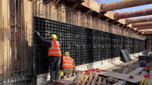 一块模板的“碳”寻之路：从森林消耗到循环利用，  中国“智”造重塑施工生态