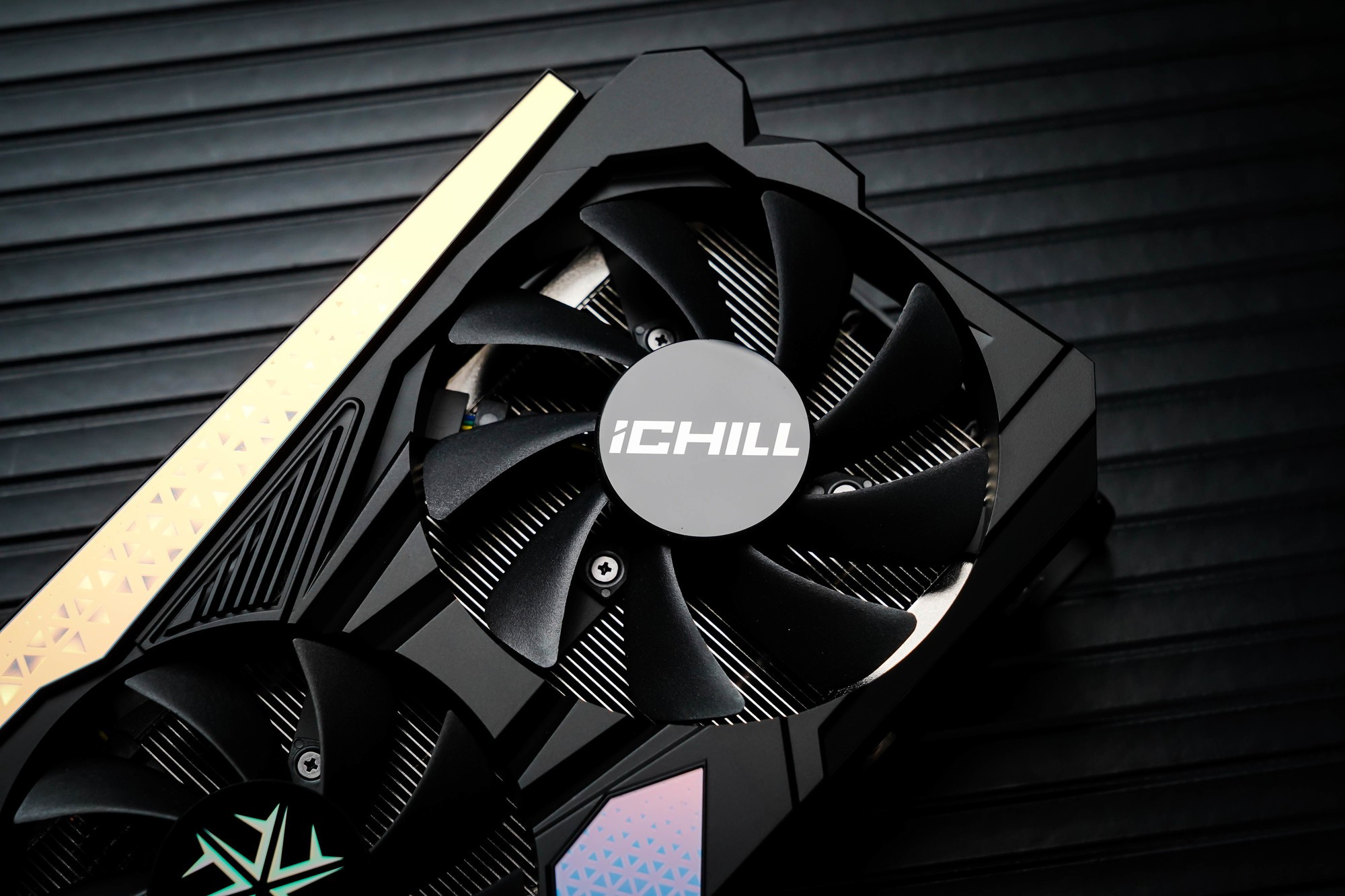 映众 GeForce RTX 5060 超级冰龙评测 以简驭繁 新冰龙美学