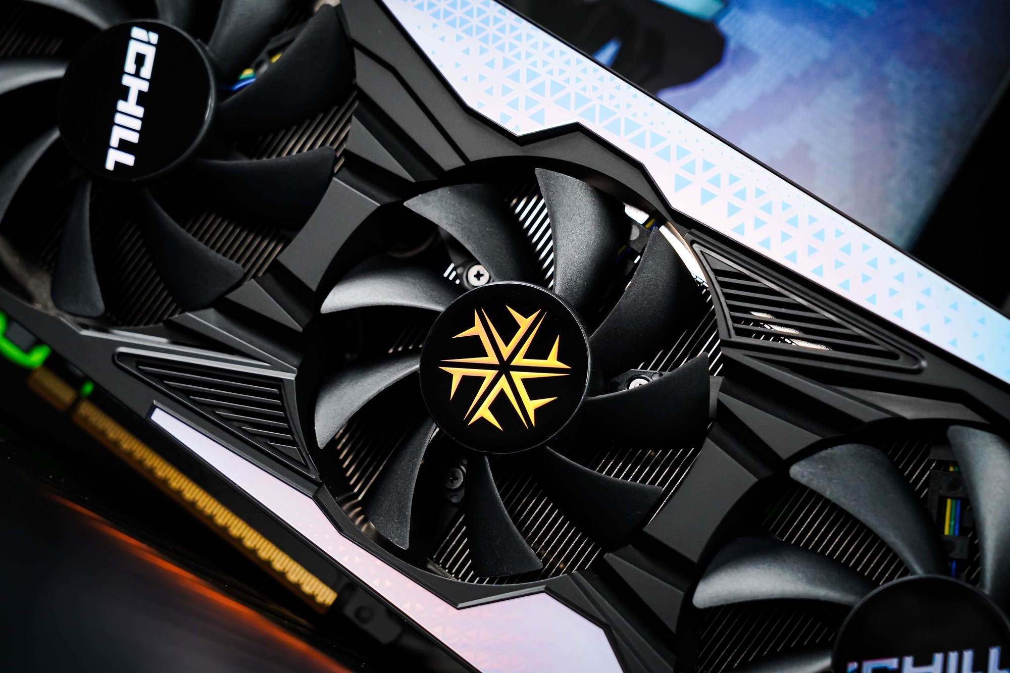 映众 GeForce RTX 5060 超级冰龙评测 以简驭繁 新冰龙美学