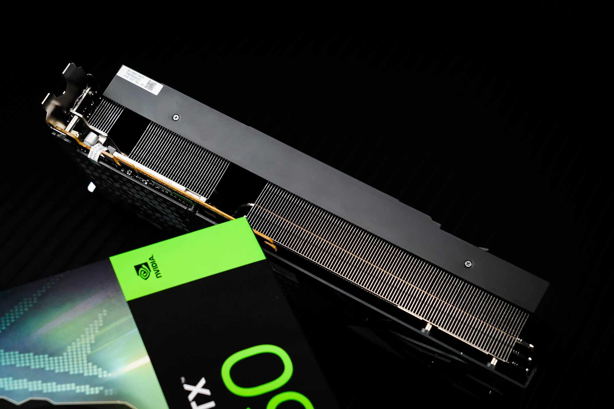 映众 GeForce RTX 5060 超级冰龙评测 以简驭繁 新冰龙美学