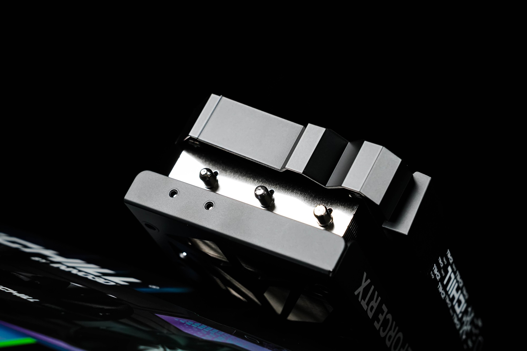 映众 GeForce RTX 5060 超级冰龙评测 以简驭繁 新冰龙美学