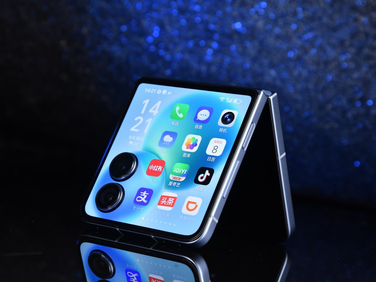 ��Ϧ����һ̨�߶��ֻ���5499Ԫ����ҫMagic V Flip2��ʽ����